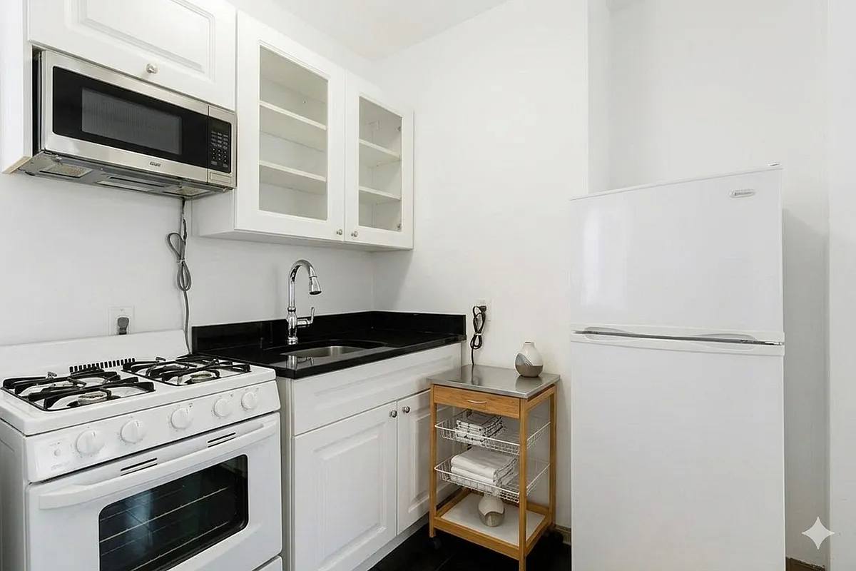 Apartment for rent at 18 King St #8, New York, NY 10014