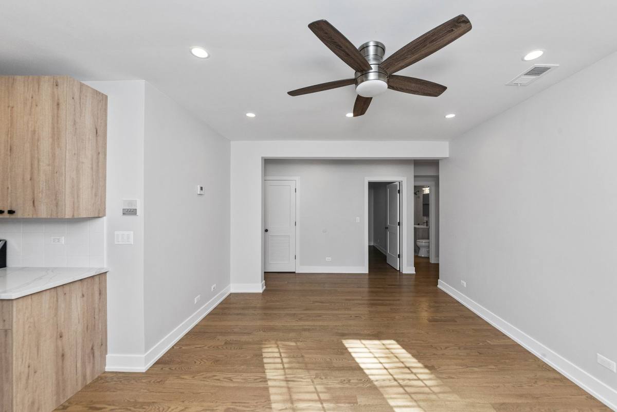 Apartment for rent at 1910 W Winnemac Ave #2, Chicago, IL 60640