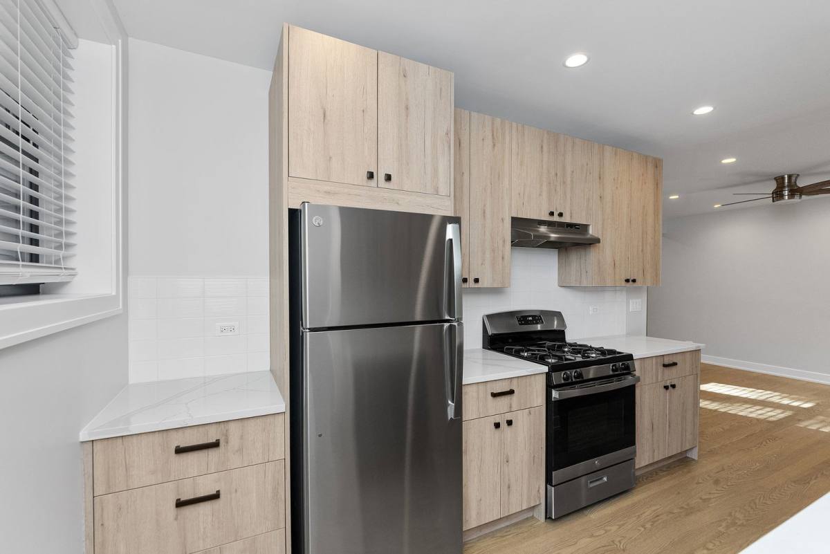 Apartment for rent at 1910 W Winnemac Ave #2, Chicago, IL 60640