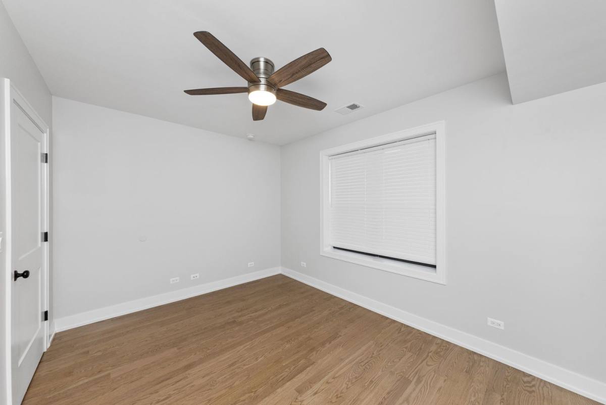 Apartment for rent at 1910 W Winnemac Ave #2, Chicago, IL 60640