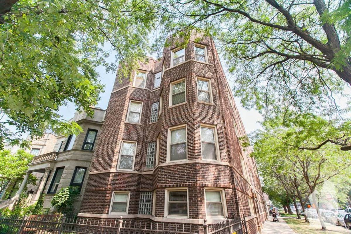 Apartment for rent at 1212 W Waveland Ave #2, Chicago, IL 60613