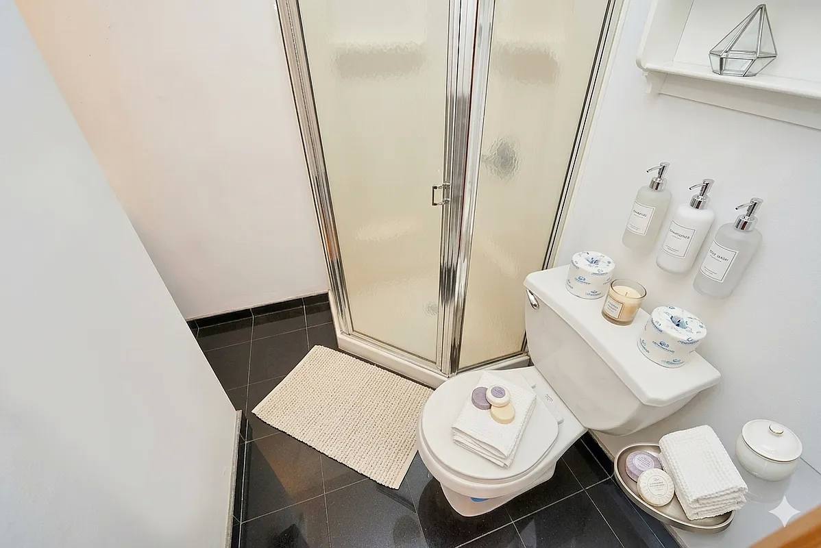 Apartment for rent at 212 E 10th St #5A, New York, NY 10003