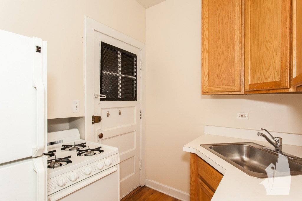 Apartment for rent at 3914 N Pine Grove Ave, Chicago, IL 60613