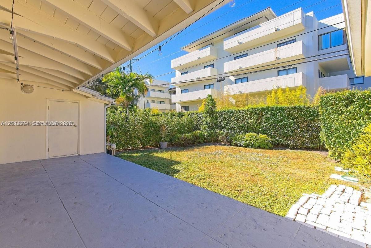 Apartment for rent at 5400 Orduna Dr, Miami, FL 33146