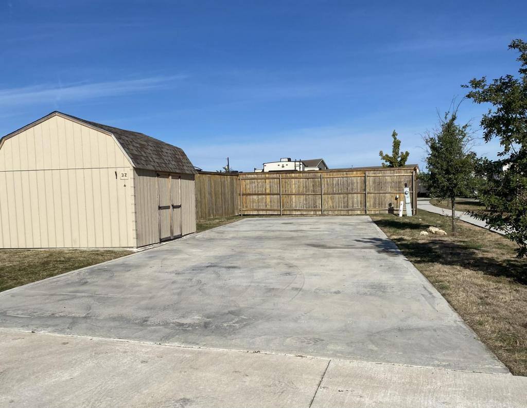 House for rent at 890 N US-Highway 183, Florence, TX 76527