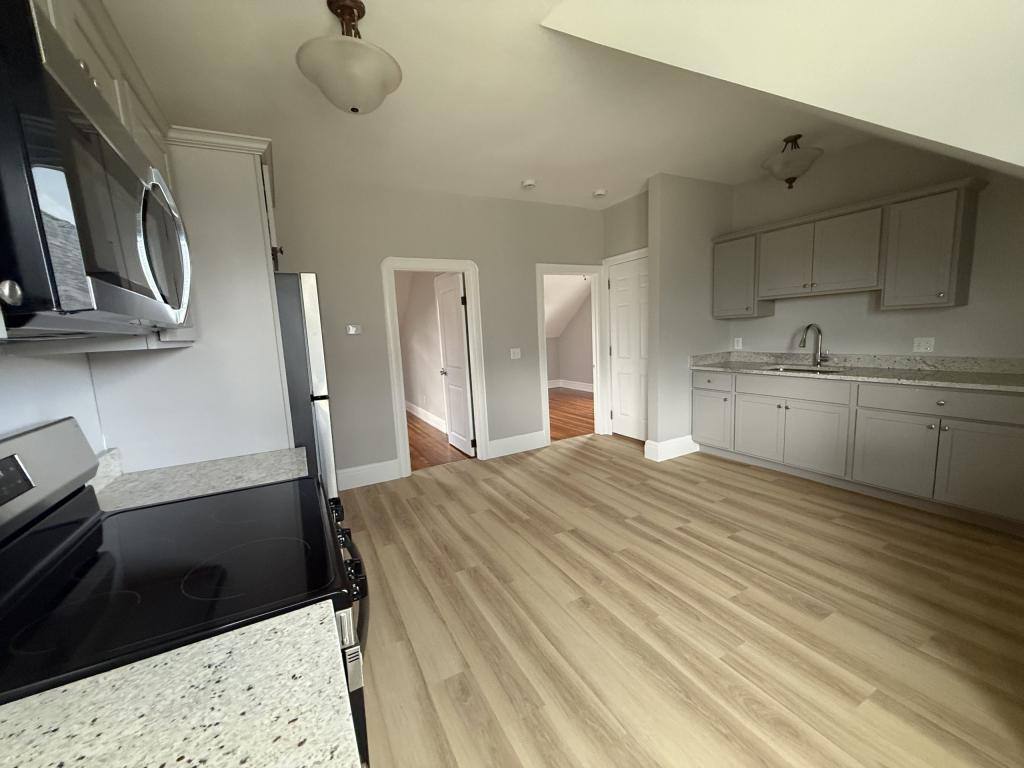 Apartment for rent at 467 Middle St, Fall River, MA 02724