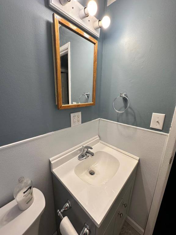 House for rent at 6111 Chambers Way, Louisville, KY 40229
