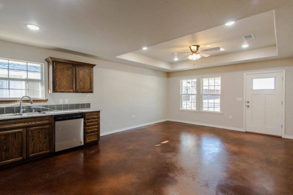 House for rent at 1014 Pine St, Bonham, TX 75418