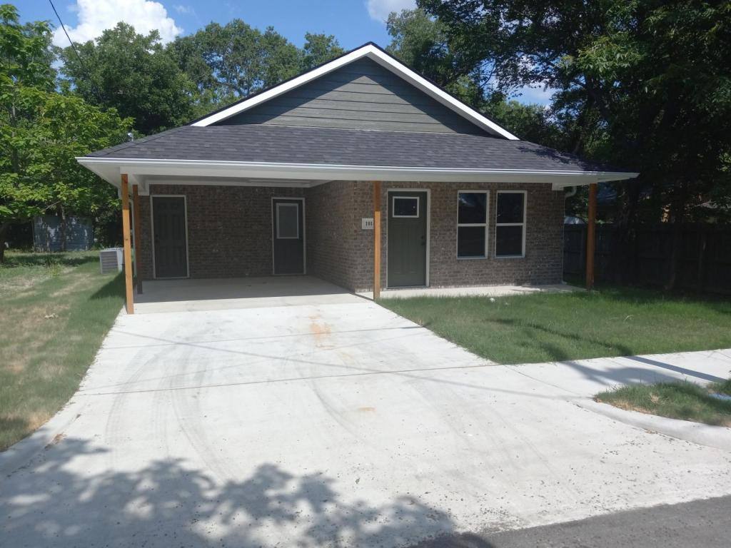 House for rent at 1014 Pine St, Bonham, TX 75418
