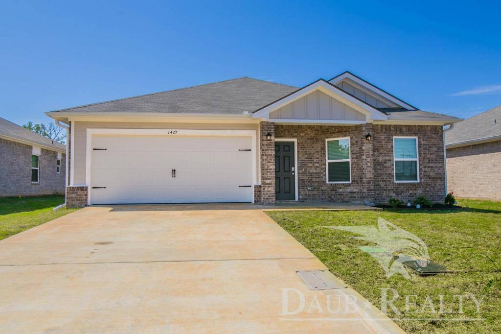 House for rent at 1427 Monterey Dr, Longview, TX 75601