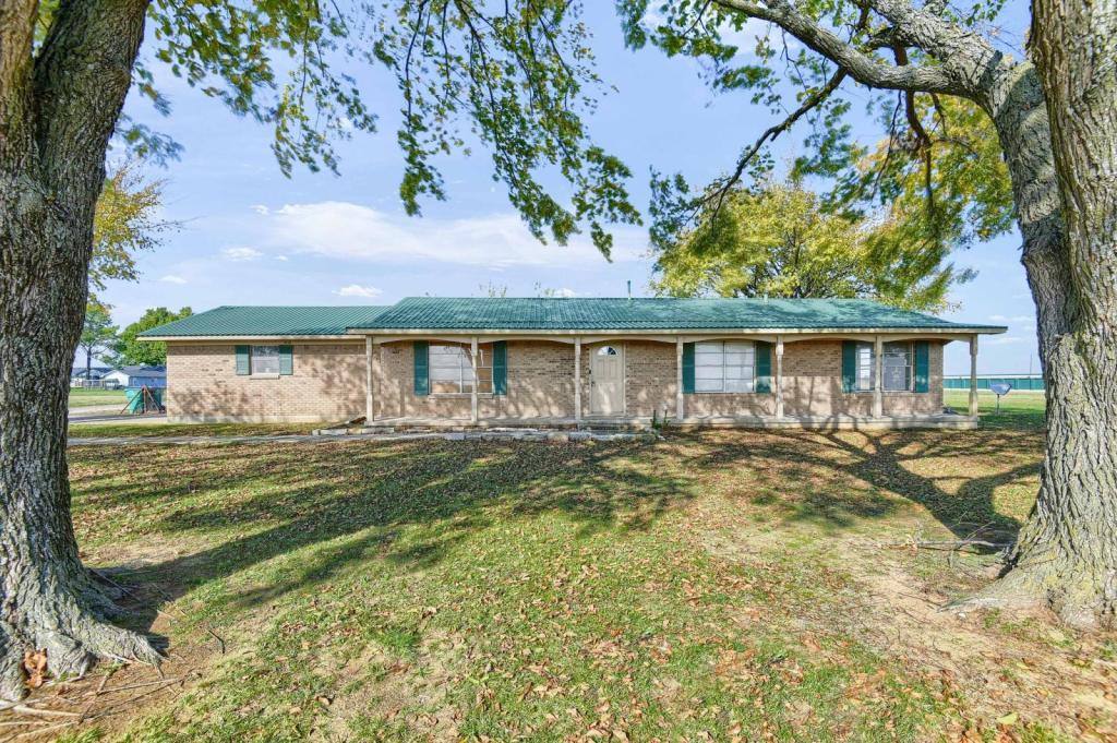 House for rent at 30795 US-82, Whitesboro, TX 76273