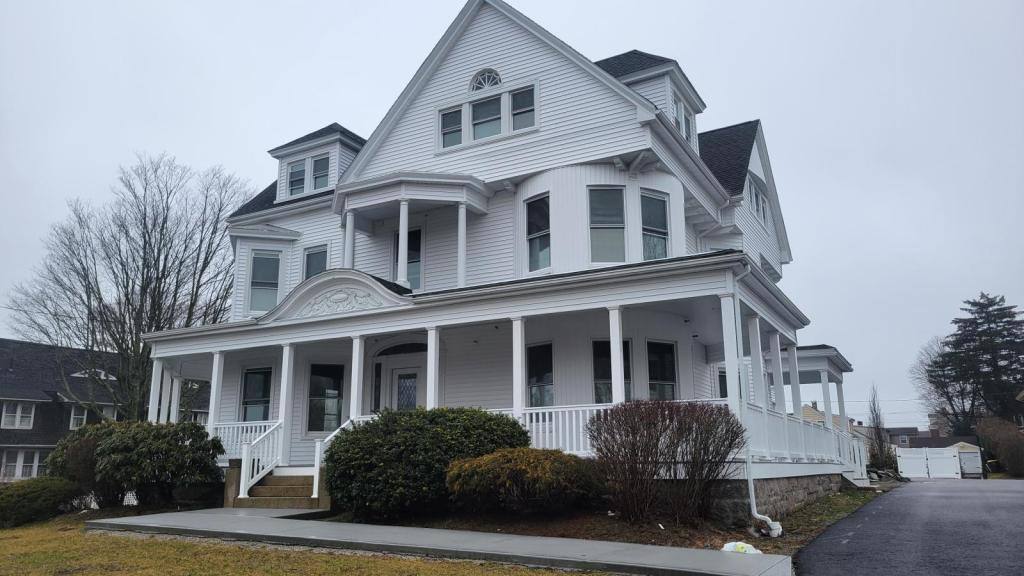 Apartment for rent at 761 Highland Ave #3, Fall River, MA 02720