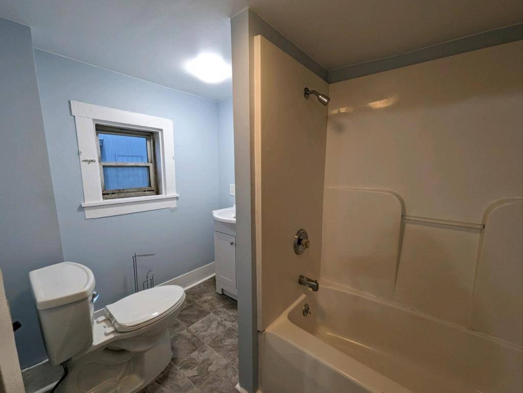 House for rent at 1231 E Main St, Coshocton, OH 43812