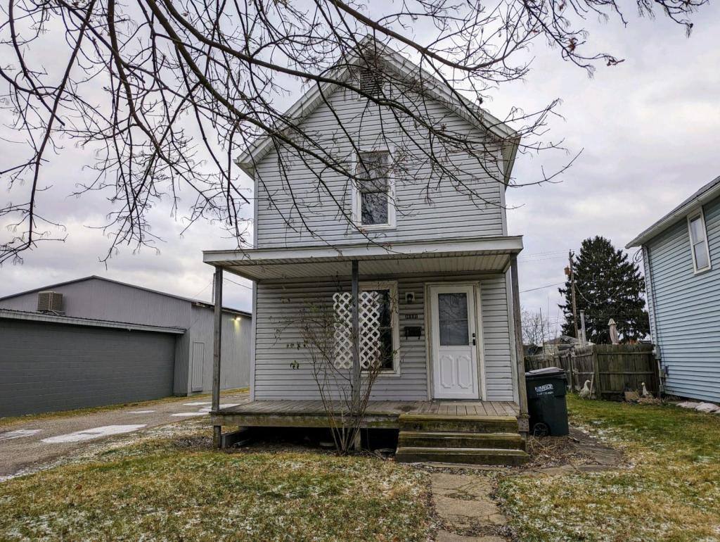 House for rent at 1231 E Main St, Coshocton, OH 43812