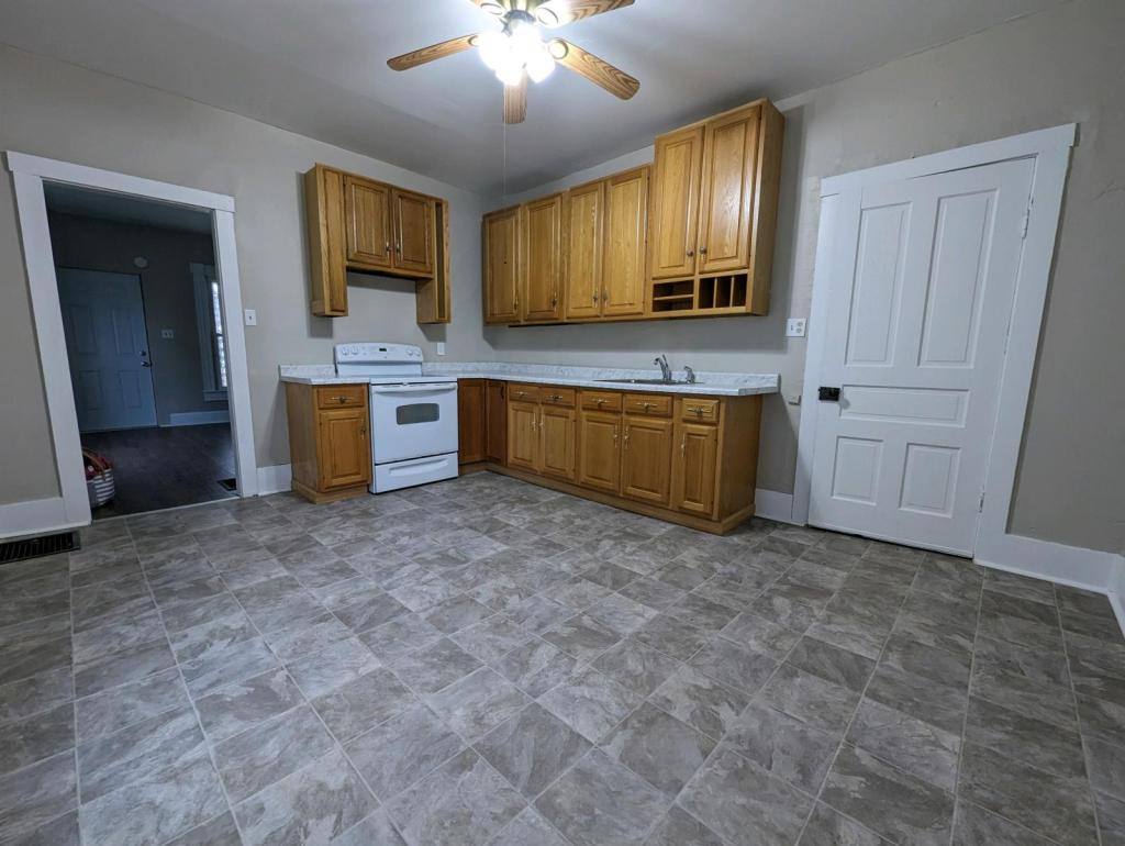 House for rent at 1231 E Main St, Coshocton, OH 43812