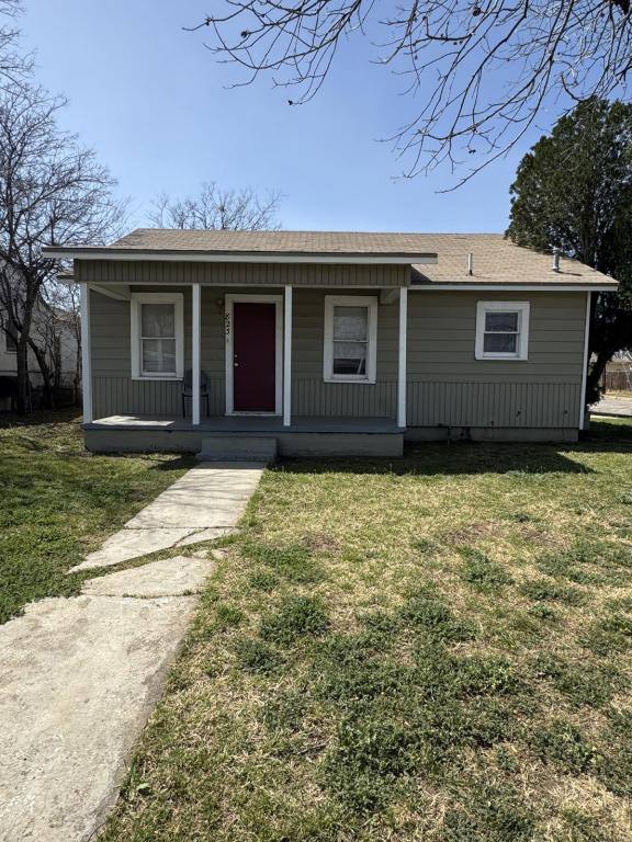 House for rent at 823 N Jackson St, San Angelo, TX 76901