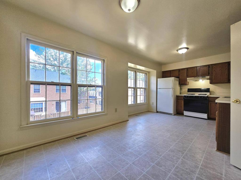 Townhouse for rent at 4719 Gainsborough Dr, Fairfax, VA 22032