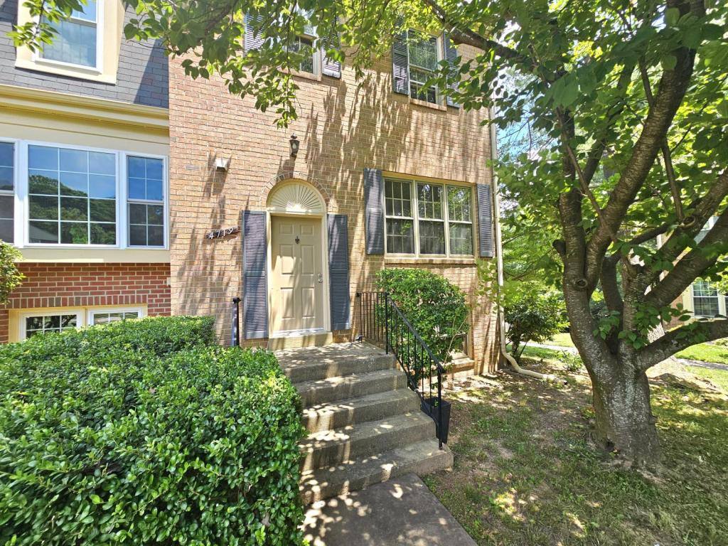 Townhouse for rent at 4719 Gainsborough Dr, Fairfax, VA 22032