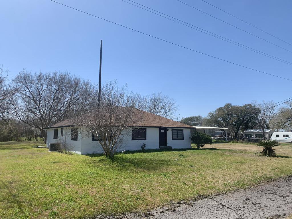 House for rent at 10704 Tx-185, Victoria, TX 77905