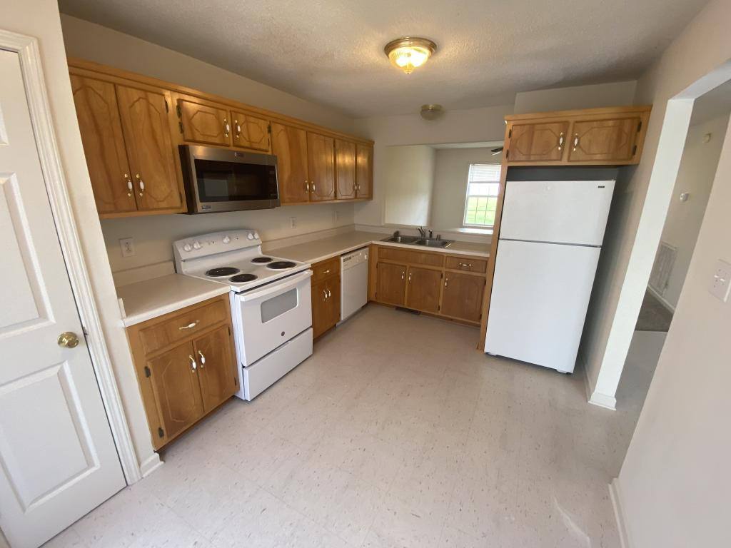 Townhouse for rent at 219 Tree Line Dr, Oak Grove, KY 42262