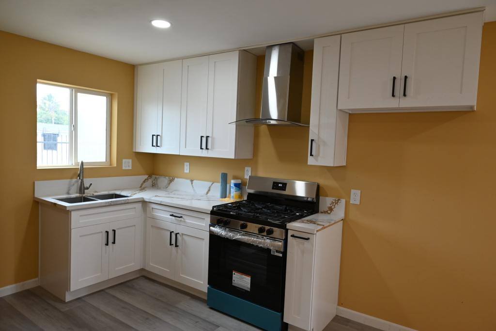 House for rent at 10701 1 2 Doty Ave, Inglewood, CA 90303