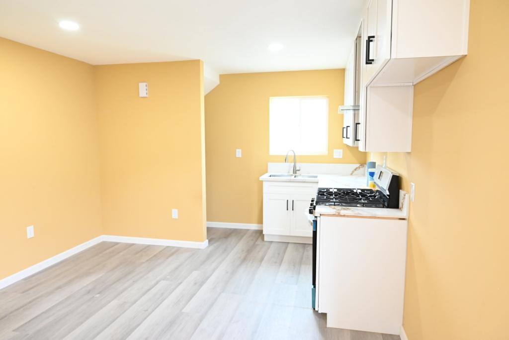 House for rent at 10701 1 2 Doty Ave, Inglewood, CA 90303