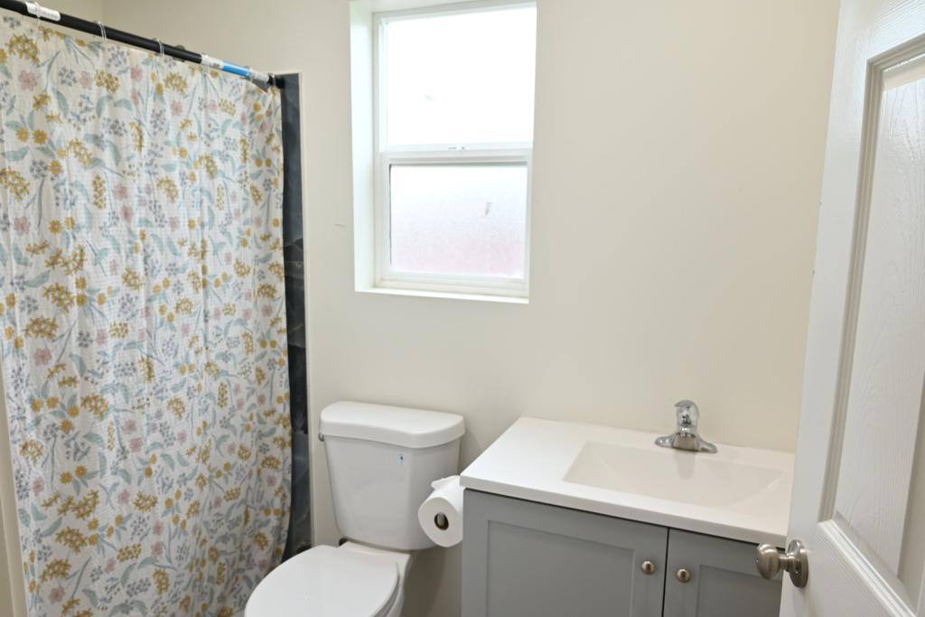 House for rent at 10701 1 2 Doty Ave, Inglewood, CA 90303