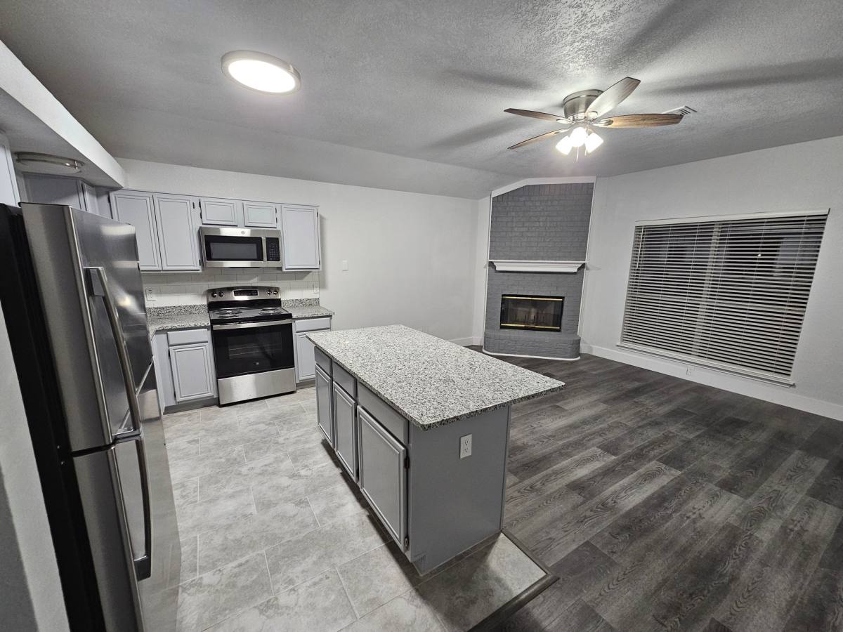 House for rent at 919 Crestwood Dr, Cedar Hill, TX 75104