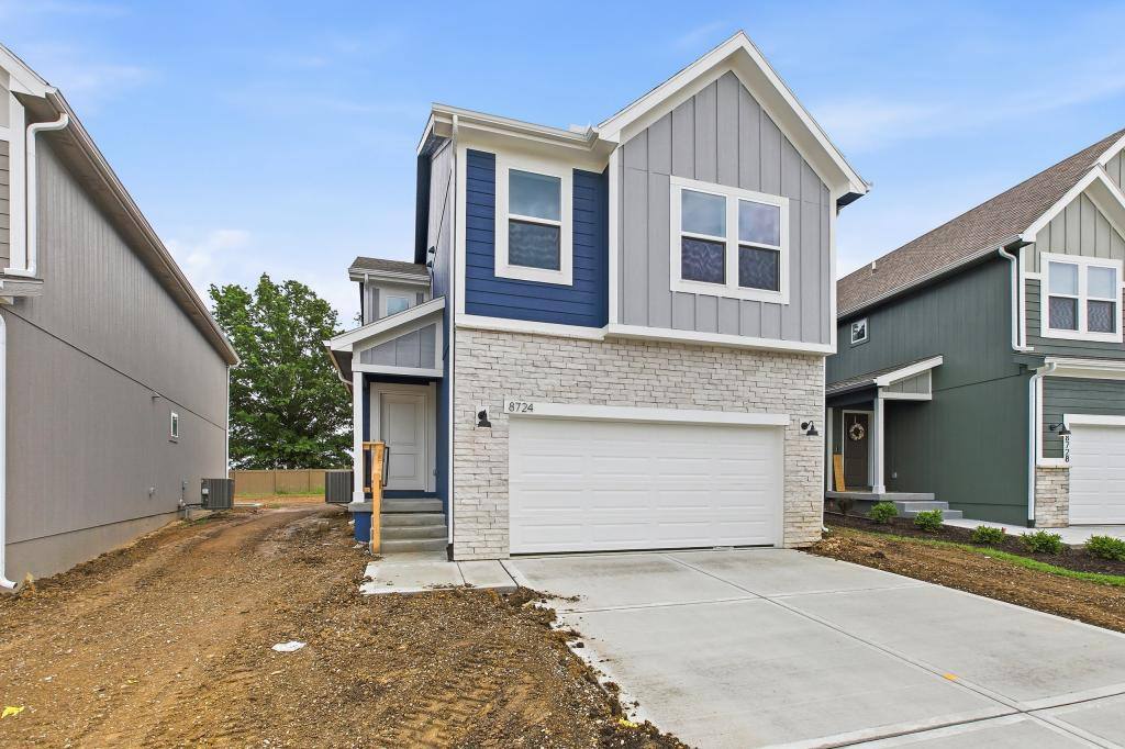 House for rent at 8724 SW Edgewater Dr, Lees Summit, MO 64064