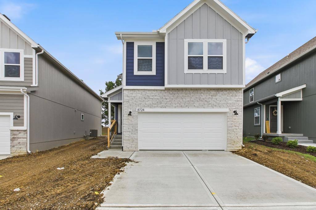 House for rent at 8724 SW Edgewater Dr, Lees Summit, MO 64064