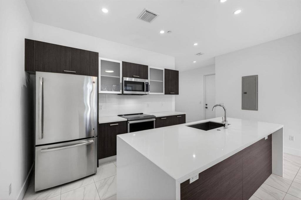 Townhouse for rent at 1044 NE 18th Ave, Fort Lauderdale, FL 33304