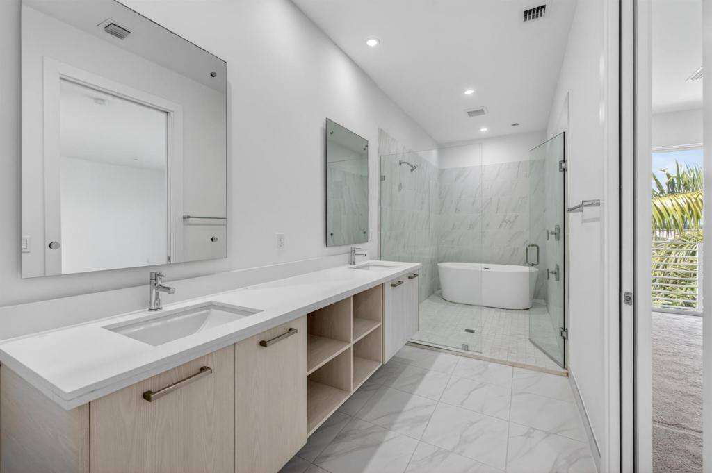 Townhouse for rent at 1044 NE 18th Ave, Fort Lauderdale, FL 33304