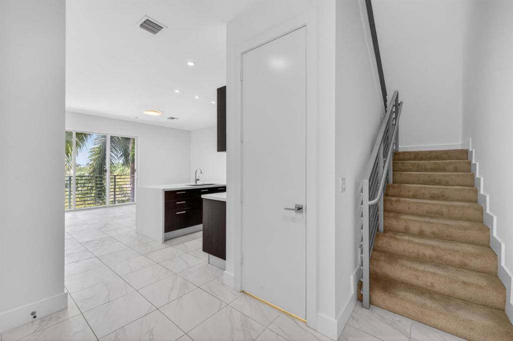 Townhouse for rent at 1044 NE 18th Ave, Fort Lauderdale, FL 33304
