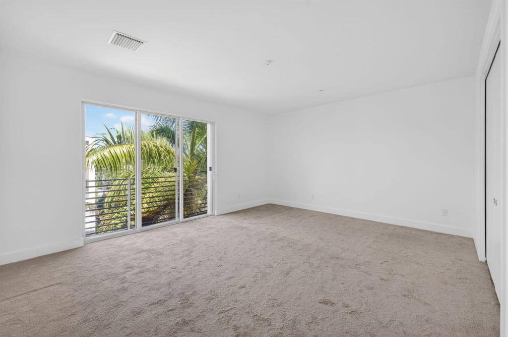 Townhouse for rent at 1044 NE 18th Ave, Fort Lauderdale, FL 33304
