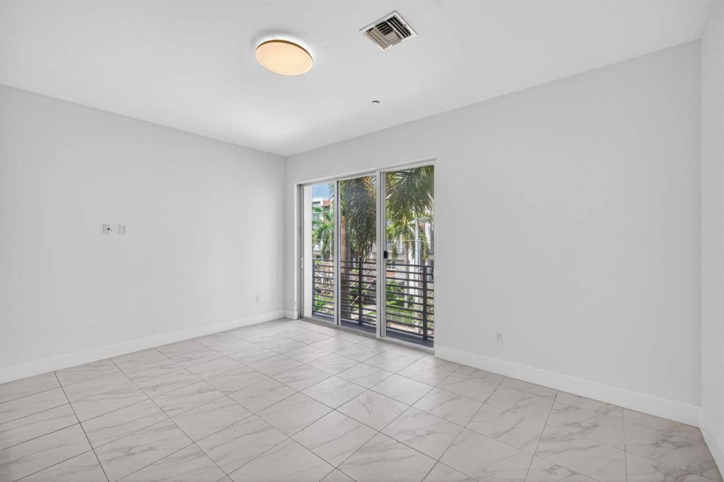 Townhouse for rent at 1044 NE 18th Ave, Fort Lauderdale, FL 33304