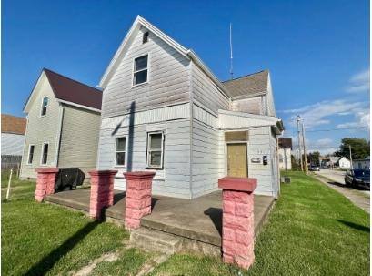 Apartment for rent at 1001 Edgar St #B, Evansville, IN 47710