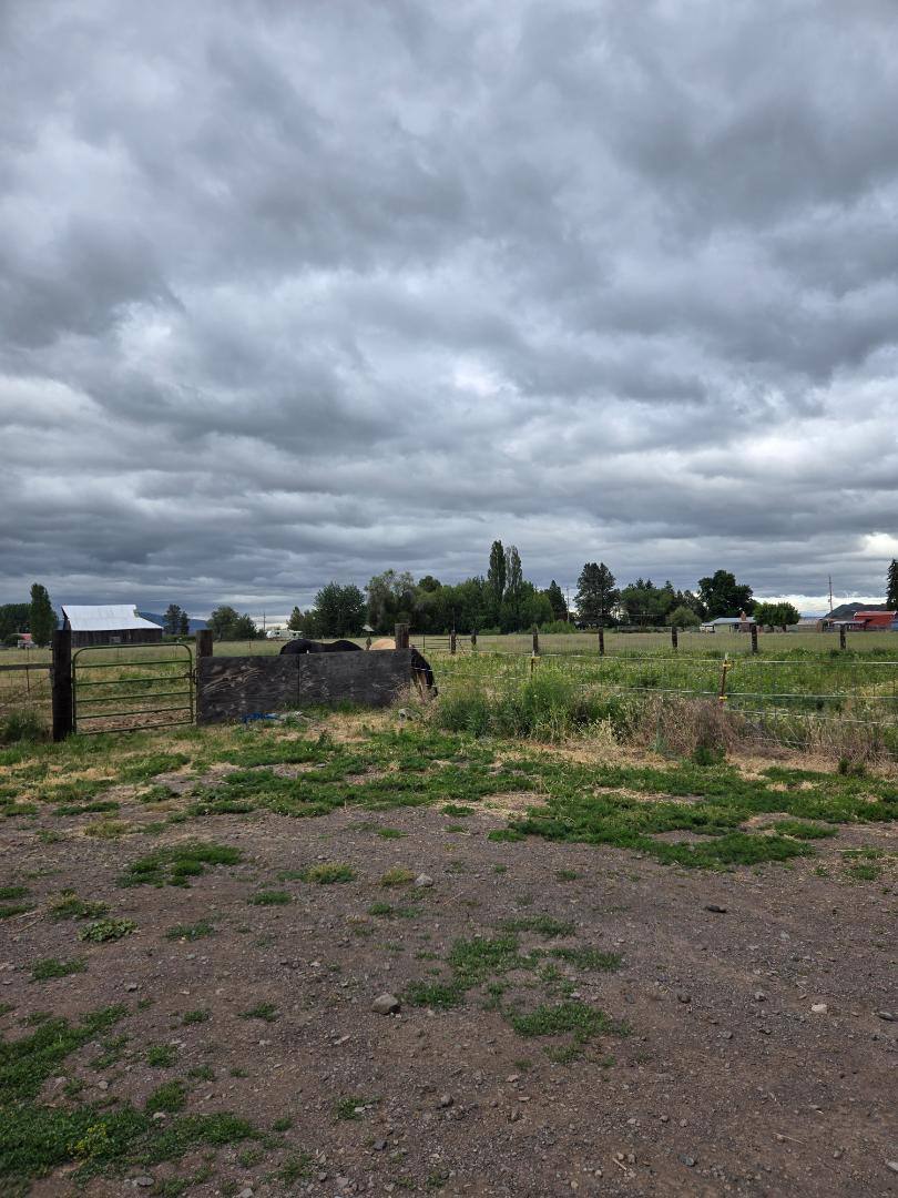 House for rent at 12817 Highway 66, Klamath Falls, OR 97601