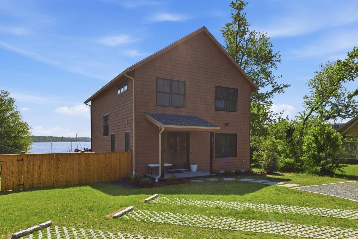 House for rent at 1124 Narragansett Blvd, Providence, RI 02905