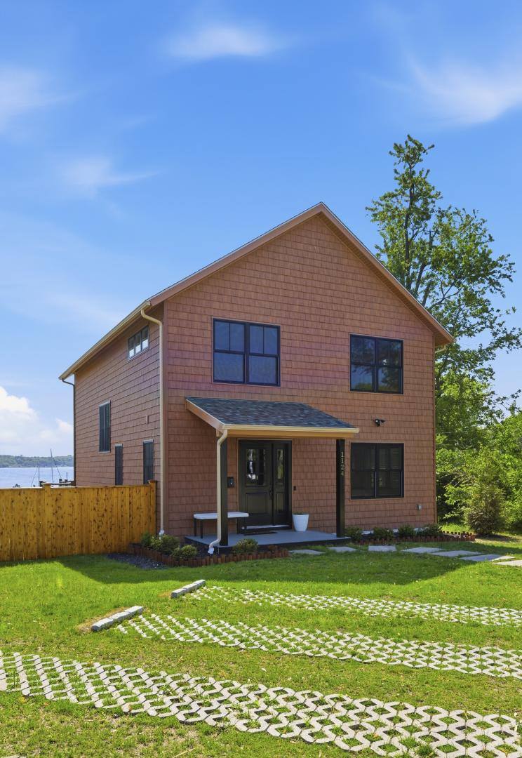 House for rent at 1124 Narragansett Blvd, Providence, RI 02905