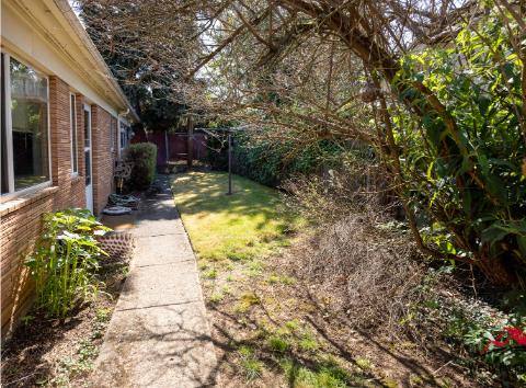 Apartment for rent at 2526 N Killingsworth St, Portland, OR 97217