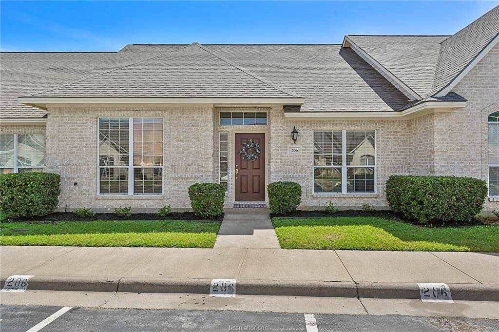 Condo for rent at 206 Fraternity Row, College Station, TX 77845