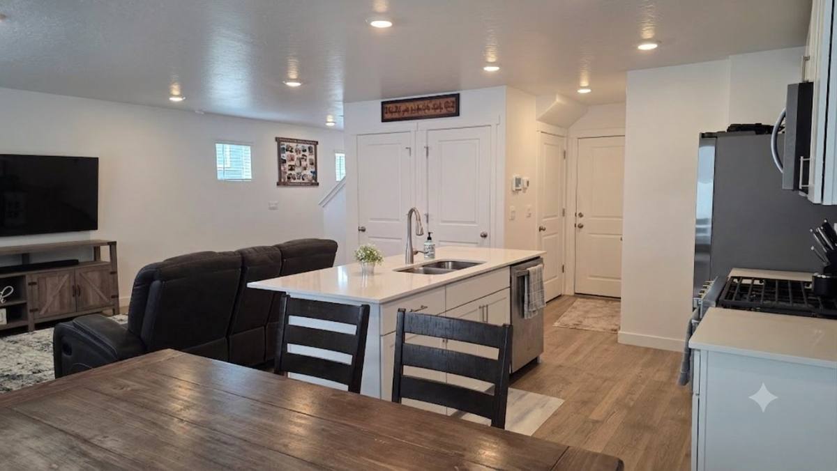 Townhouse for rent at 1211 W Divide Dr, Santaquin, UT 84655