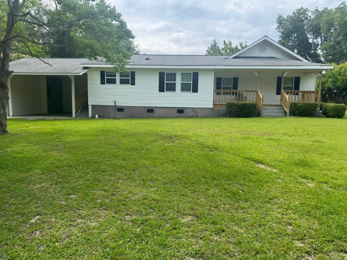 House for rent at 204 12th Ave, Eastman, GA 31023
