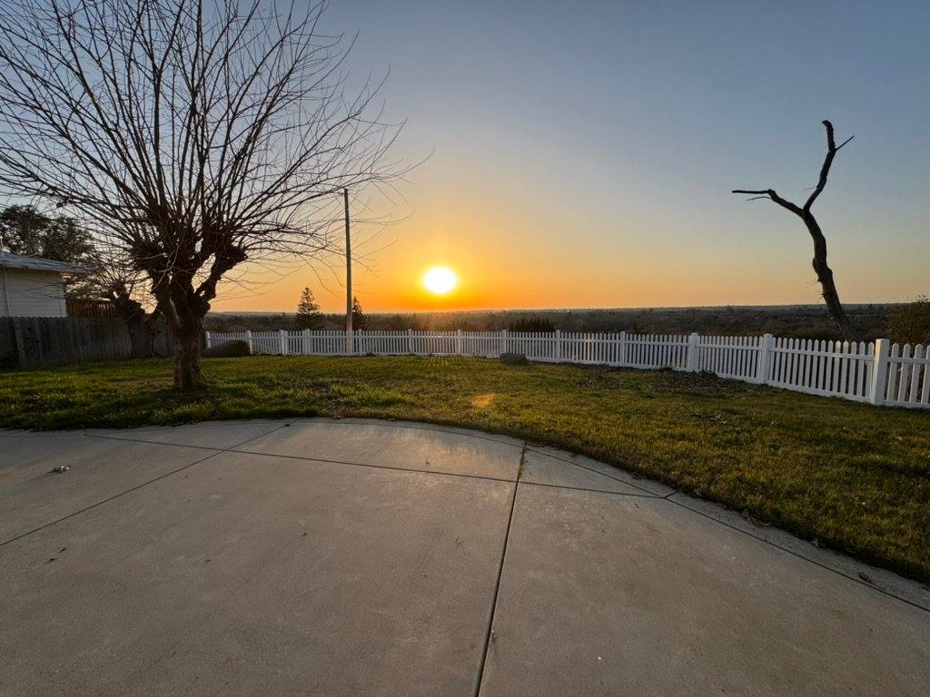 House for rent at 3217 Sugarloaf Mountain Rd, Loomis, CA 95650
