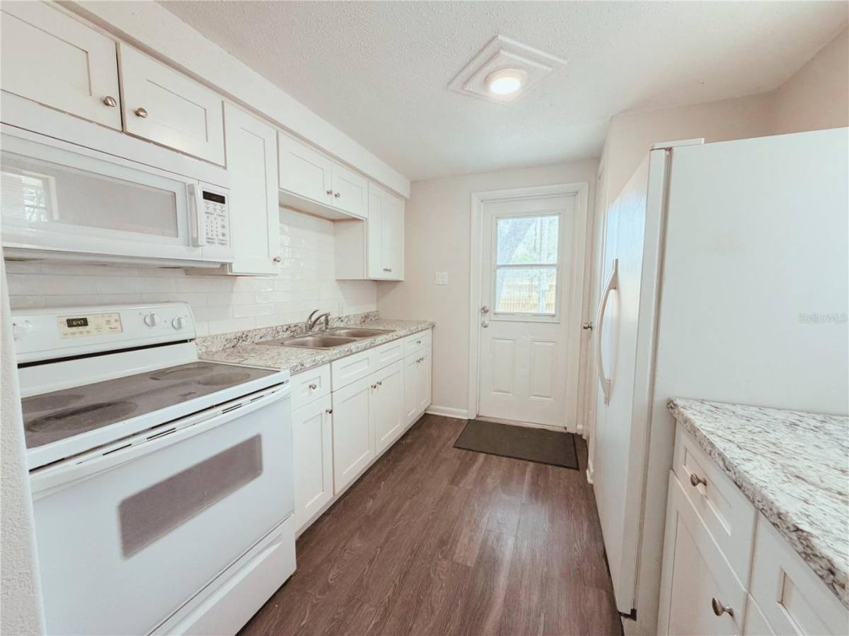 Apartment for rent at 5305 Oakwood Court, Tampa, FL 33610
