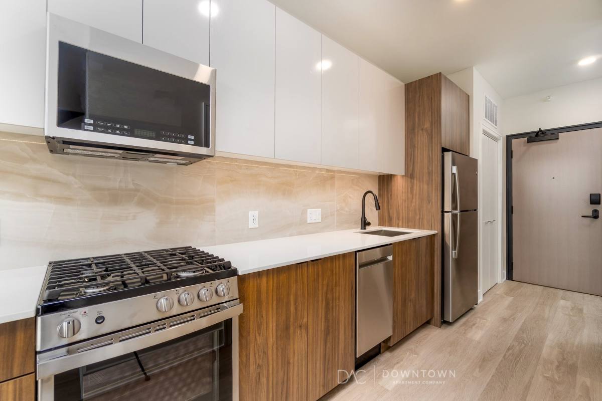 Apartment for rent at 1143 W Van Buren #701, Chicago, IL 60607
