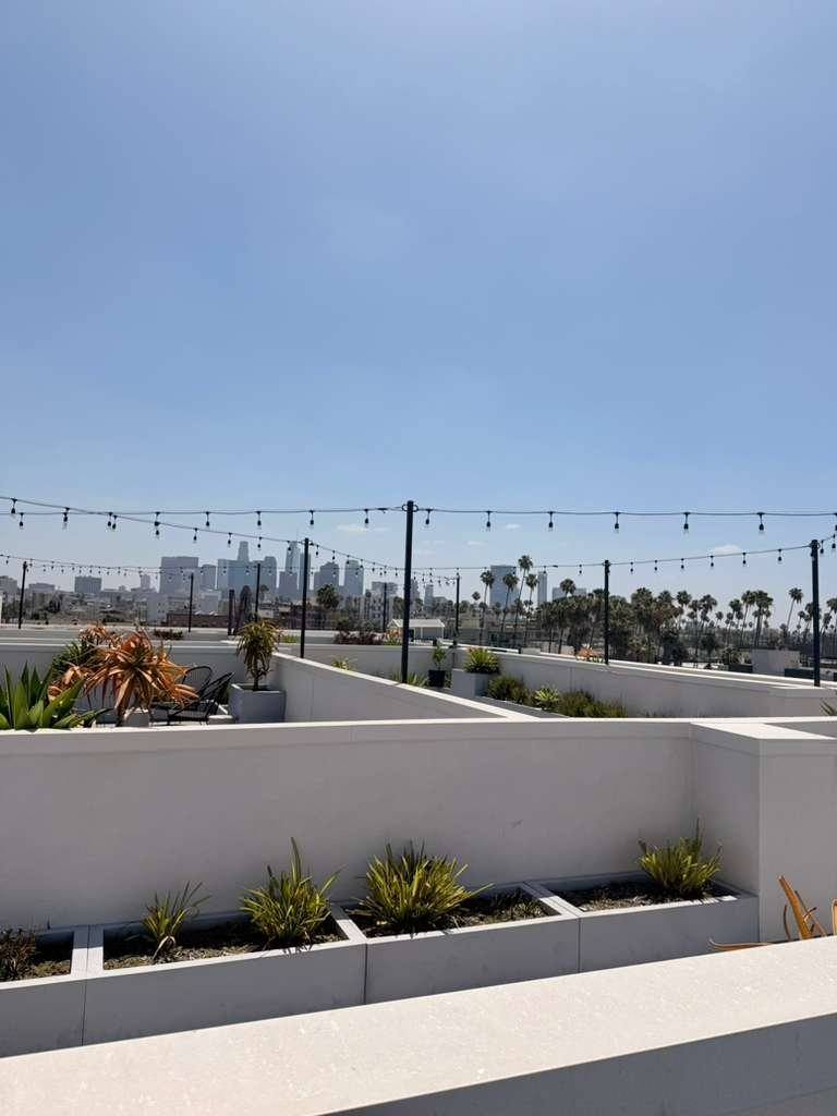Apartment for rent at 2880 James M Wood Blvd #310, Los Angeles, CA 90006