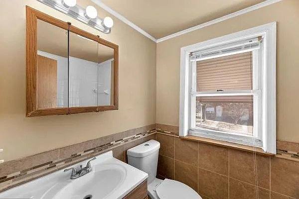 Townhouse for rent at 670 Queensgate Rd, Baltimore, MD 21229