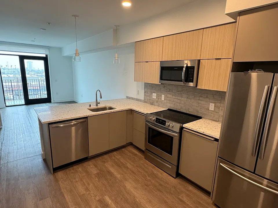 Apartment for rent at 2880 James M Wood Blvd #525, Los Angeles, CA 90006