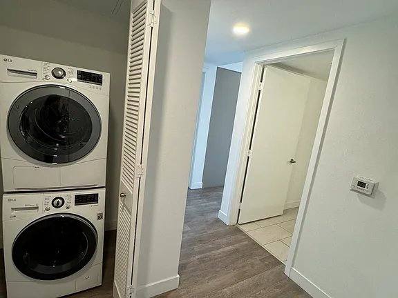 Apartment for rent at 2880 James M Wood Blvd #525, Los Angeles, CA 90006